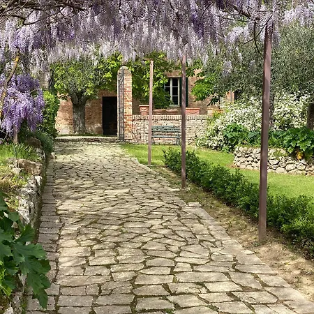 Private Staffed Tuscan Estate With Large Pool 5 Min From Villa